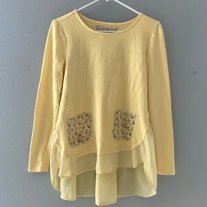 Evy’s tree yellow top